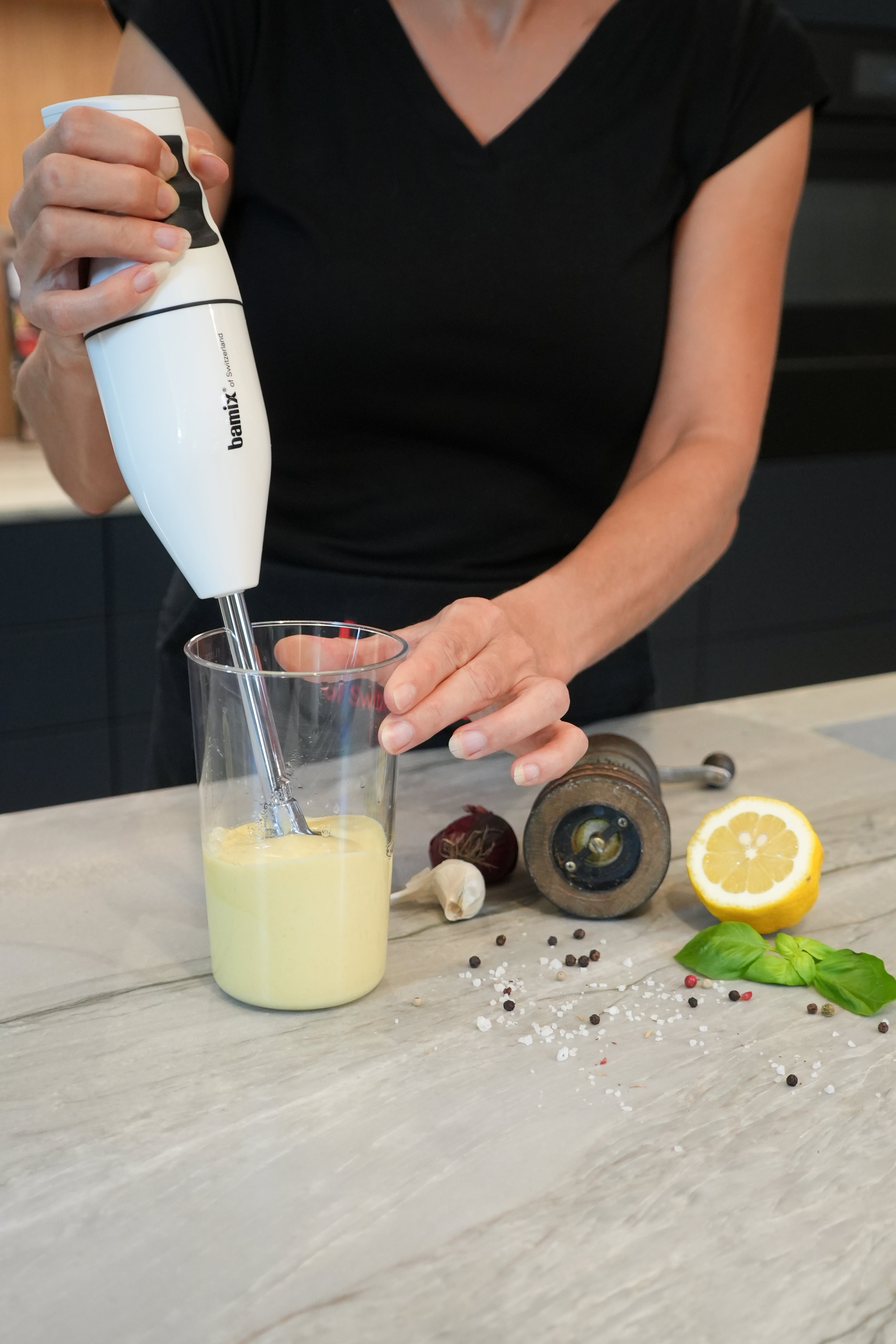 Immersion Blender vs Blender: Which One Belongs in Your Kitchen?